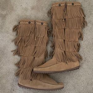 Minnetonka fringe side zip boots